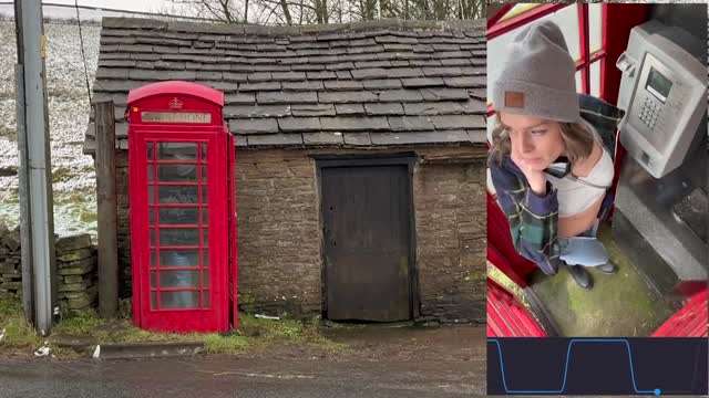 Serenity Cox，在公共电话亭里偷偷塞跳蛋高潮，露出一副淫荡的模样，完全沉浸在欲火炙烤的快感#挑逗