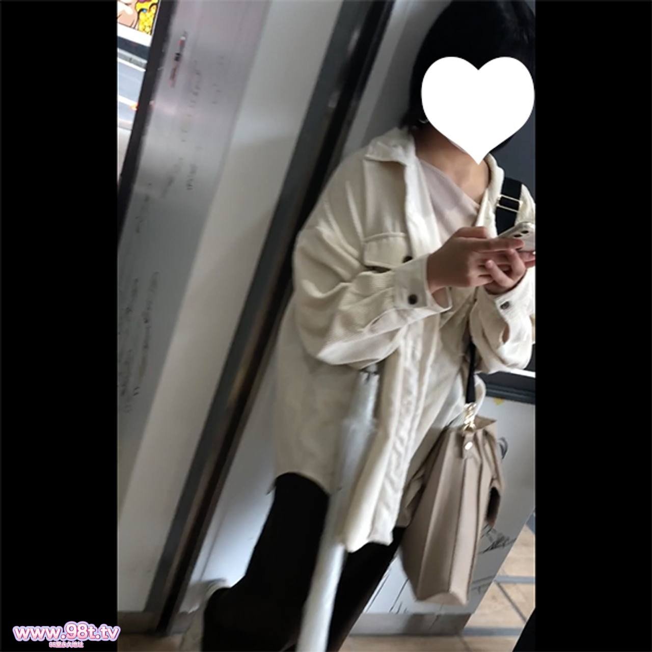 FC2PPV-4779126- はるか18歳・顔射_1。アイドル級逸材っ子が*に謝罪しながらカメラ目線顔射